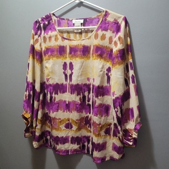 Kate Hill Multi Colored Abstract Cropped Sleeve Top 2 - Picture 2 of 5